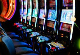 makari mobile app interface showing sportsbook and live casino options